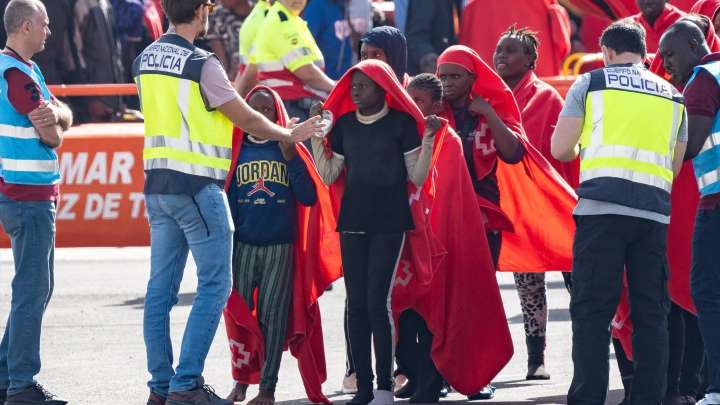 El Gobierno avisa a los territorios: si no acogen a los menores migrantes actuarán "las fuerzas de seguridad"