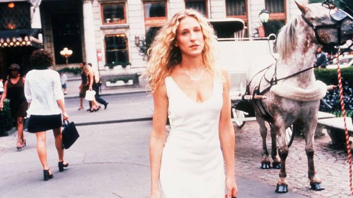 An Ode to Carrie Bradshaw’s 15 Most Unforgettable Outfits
