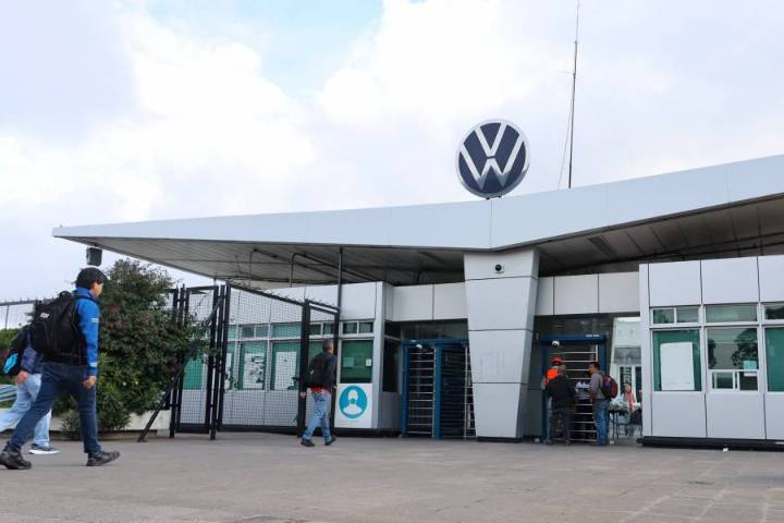 Aún sin acuerdo en negociación de SITIAVW y Volkswagen; trabajadores piden el aumento más alto de