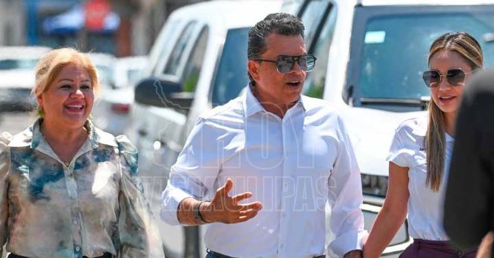 Revisa Lalo Gattás avances para integrar Primer Informe de su segundo periodo