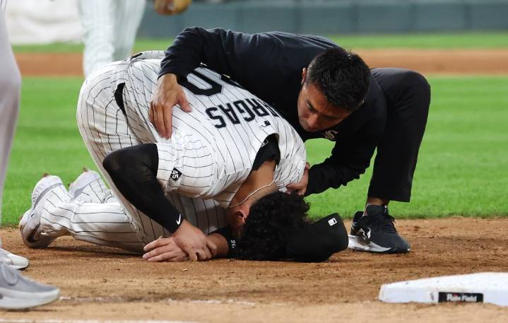 Chicago White Sox place infielder Miguel Vargas on 10