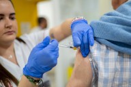 La baja circulación de covid lleva a cambios en el modelo de vacunación en España
