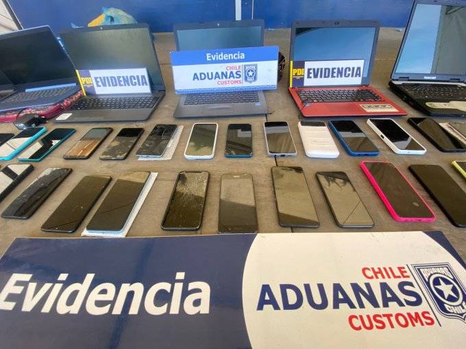 Detectan celulares, computadores y tablets que se pretendían enviar ilegalmente a Haití desde el puerto de Valparaíso