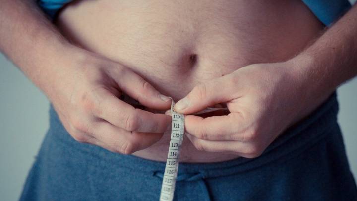 Adiós a la grasa abdominal: los 5 ejercicios sin necesidad de ir al gimnasio