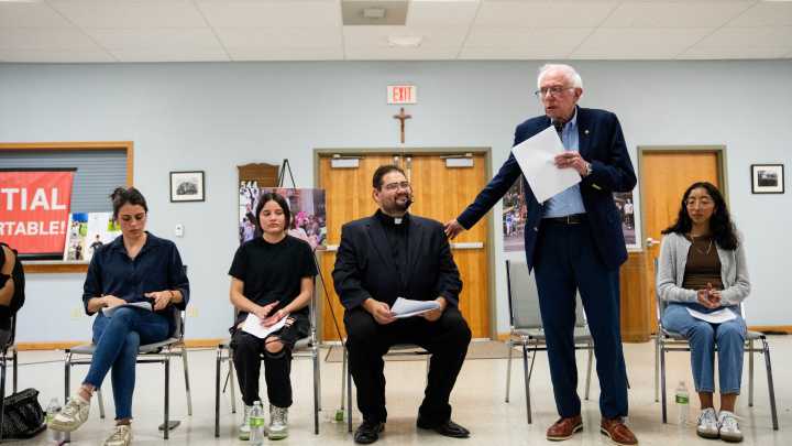 In Iowa, Bernie Sanders calls Trump a 'demagogue' targeting migrants