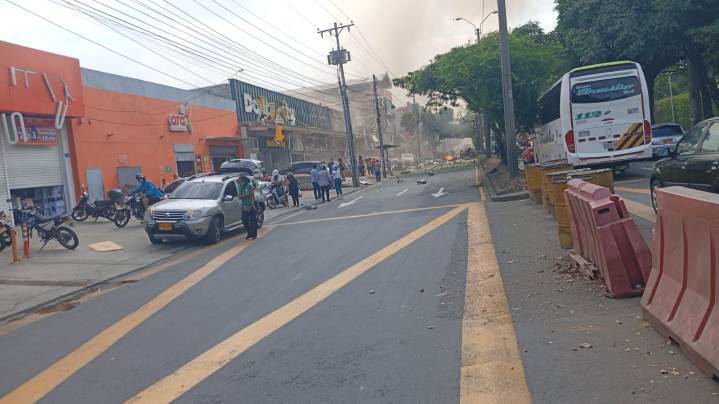 La violencia no cesa en Colombia: Explosiones generaron caos muy cerca de una base aérea (VIDEOS)