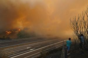 Fires keep burning in western Spain as army is deployed