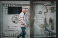 La incertidumbre política y financiera enerva a los mercados en Argentina