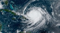 Huracán Erin se Degrada a Categoría 3, Pero Deja sin Luz a 140 mil Personas en Puerto Rico