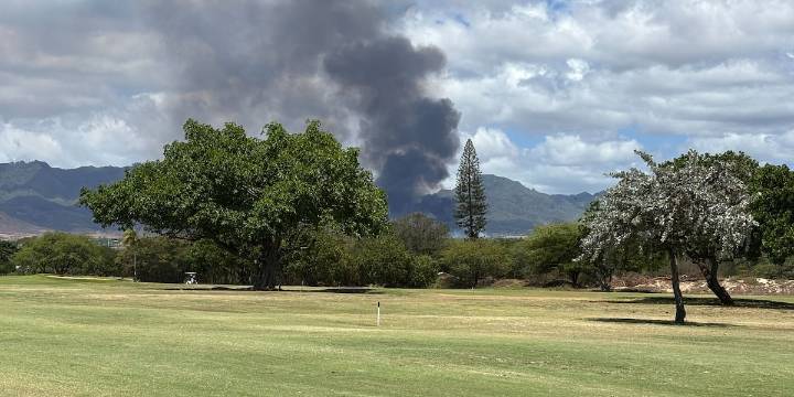 Firefighters respond to wildland fire along Kunia Rd