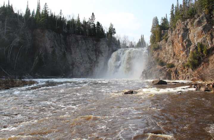 Man dies after leap from High Falls at Tettegouche State Park