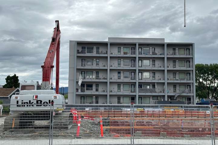 B.C. low-income apartment evacuees still struggling, building still standing