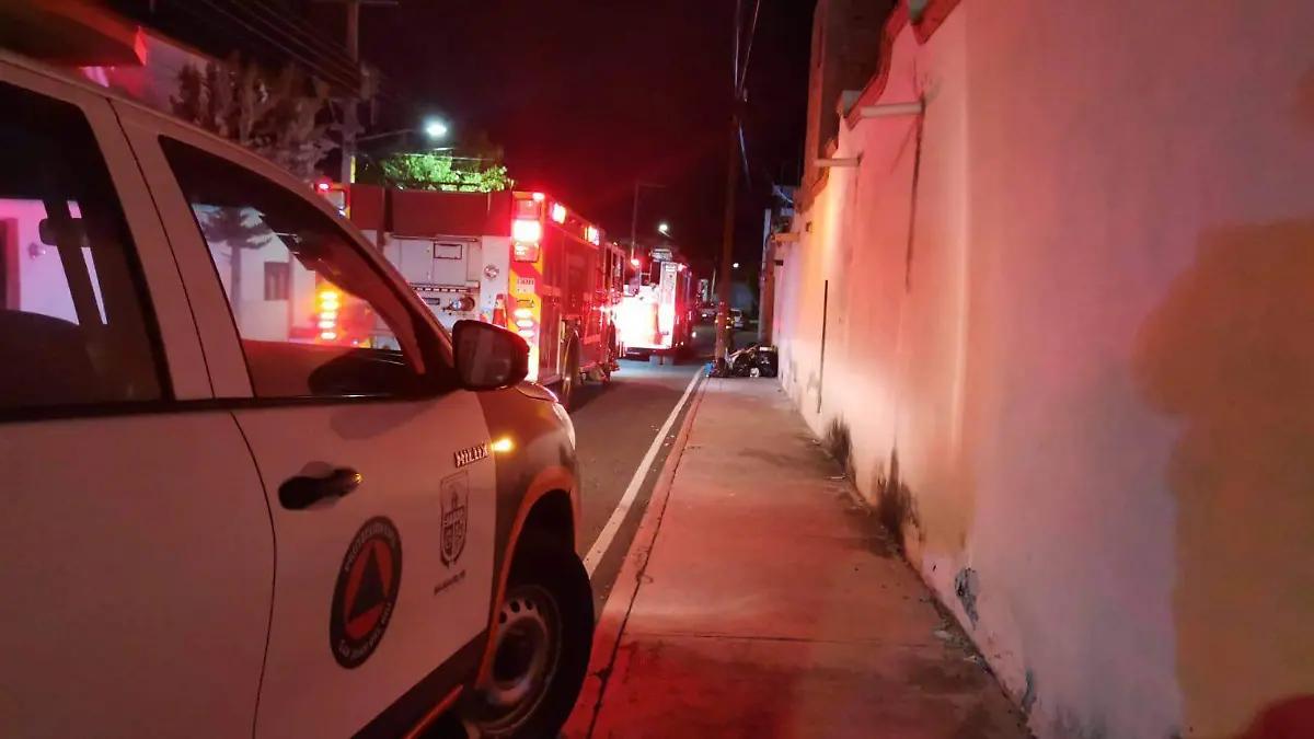 Alarma en La Juárez por incendio provocado por veladoras