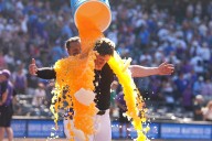 Mickey Moniak's walk-off triple lifts Rockies to 6