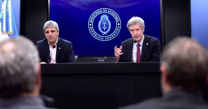 Las contradicciones detrás del apretón monetario que inicia este lunes