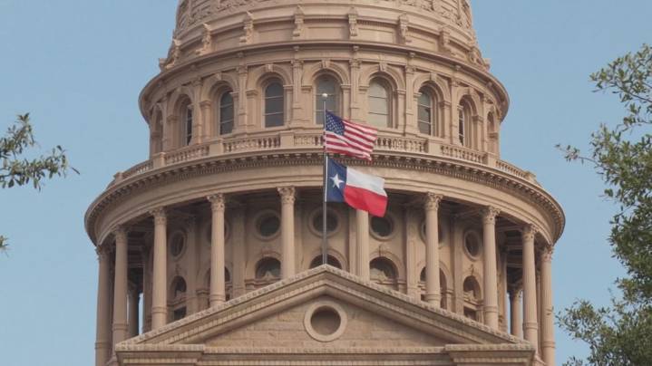 Texas Democrats leave state: Texas House reconvenes