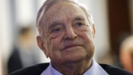 Trump pide imputar a Soros por crimen organizado por supuesto apoyo a protestas violentas