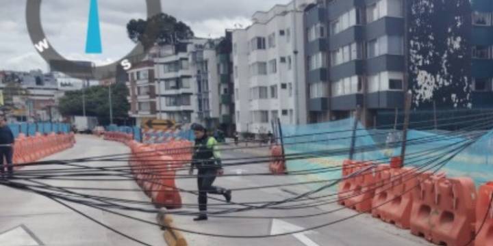 Colapso en la movilidad en el norte de Bogotá: cierre total en la calle 100 con Suba por caída de cables sobre la vía tiene cuatro estaciones de Transmilenio sin servicio