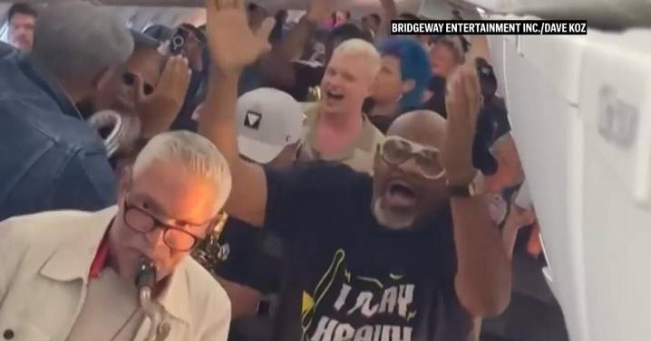 A flight delay, a jazz band and a viral moment: How Dave Koz and fellow musicians lifted spirits