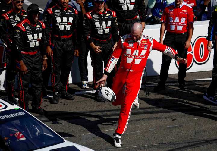 Shane van Gisbergen, maestro de los circuitos de NASCAR se lleva la victoria en Watkins Glen