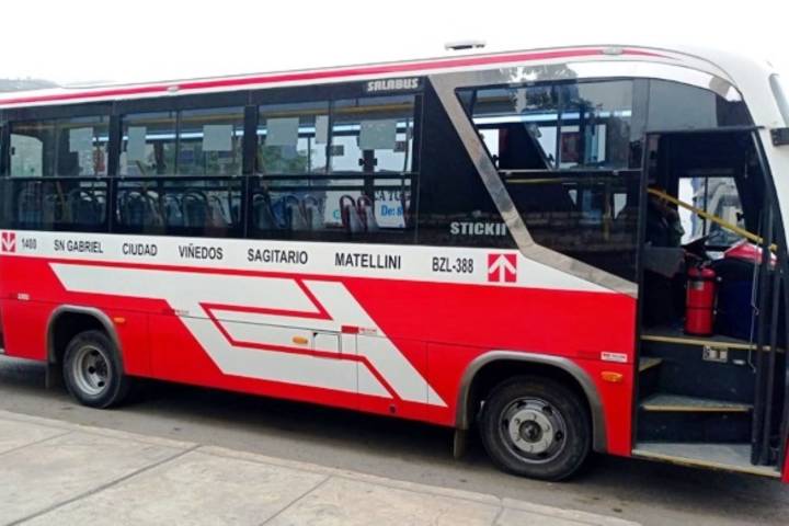 ATU implementa señalización estandarizada en buses para promover el orden y transparencia