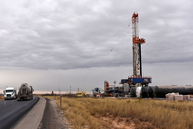US oil and gas rig count holds steady this week, Baker Hughes says