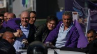 El momento del ataque a la caravana de Javier Milei en Lomas de Zamora