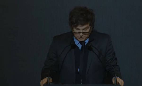 Milei repitió que los audios de las coimas son "mentira" y desafió: "Nos envalentonan"