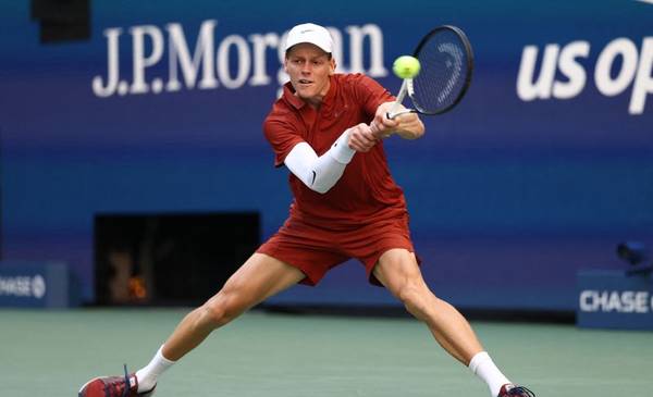 Jannik Sinner supera dura resistencia de Shapovalov y avanza en Abierto EEUU