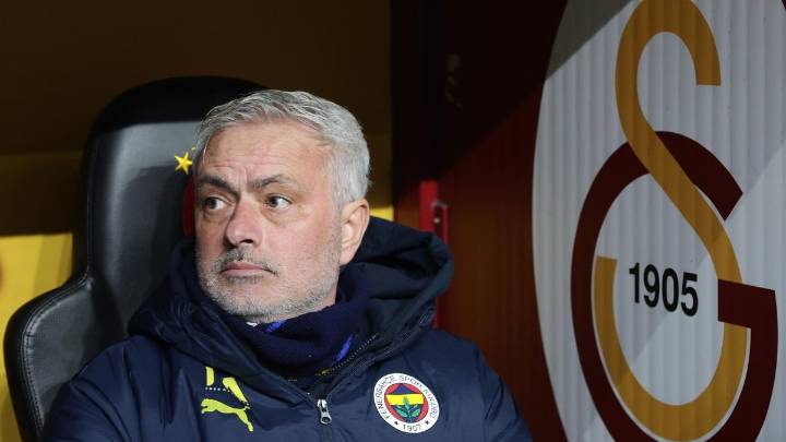 El Fenerbahçe despide a Mourinho tras su último fiasco en Europa