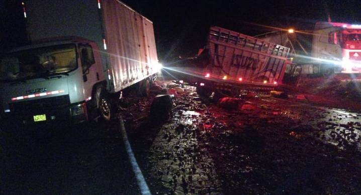 Choque múltiple en la vía Arequipa-Puno deja al menos dos heridos