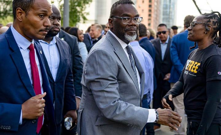 Chicago Mayor Prepares for Trump's Troops