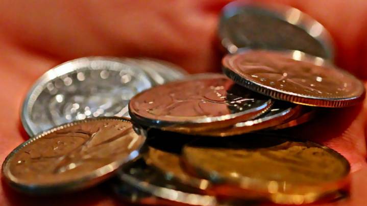 Mennonite Man Finds Money Mysteriously Left Behind on Restaurant Table