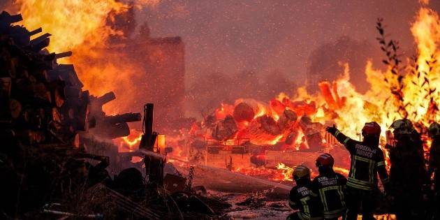 Ola de incendios continúan en España; alcanzan casi 400 mil hectáreas arrasadas este año