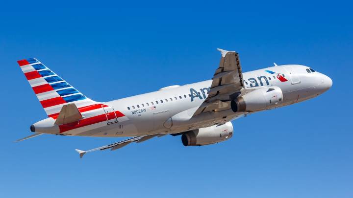 Caos en el aire: avión de American Airlines aterriza de emergencia tras incendio dentro de la cabina