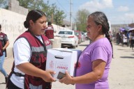 Entregan despensas y tinacos a familias en colonia Bellavista