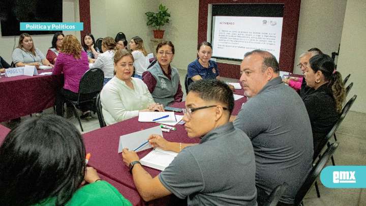 CLAUDIA AGATÓN MUÑIZ…capacitan a personal de gobierno para prestar más y mejores servicios