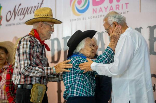 Más de 300 adultos mayores fueron festejados en el día de los abuelos
