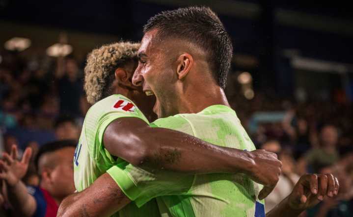 El Barça logra su primera remontada y el Atlético vuelve a caer