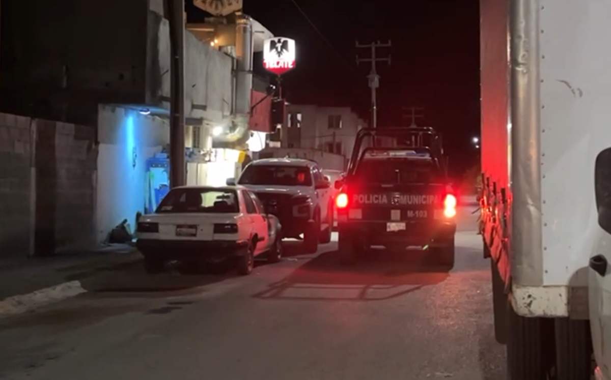Atacan a balazos a trabajador de tienda de abarrotes en Pesquería