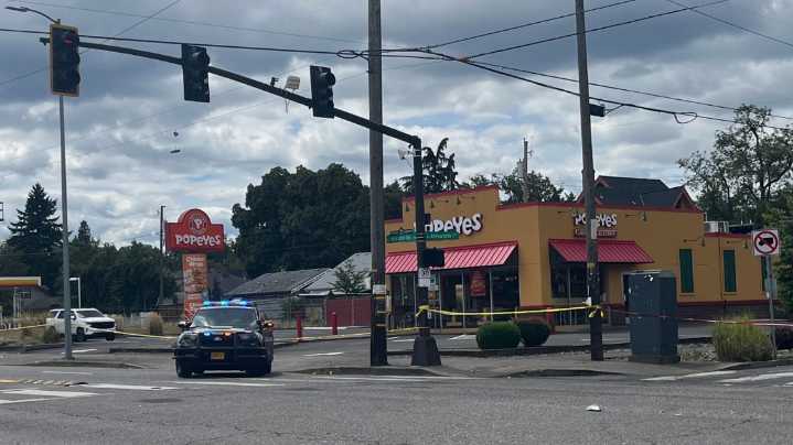 1 dead, 4 injured in crashes on NE MLK Jr. Blvd. in Portland