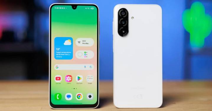 El celular con IA más barato es de Samsung y supera al Motorola G85: pantalla AMOLED, 3 cámaras y muchas actualizaciones