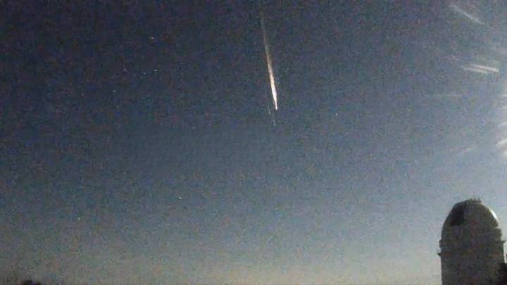 Ni perseidas ni cohete chino: fue un satélite Starlink desintegrándose lo que vimos el domingo