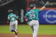 Raleigh hits MLB-leading 46th homer and sparks five-run seventh as Mariners outslug Mets 11