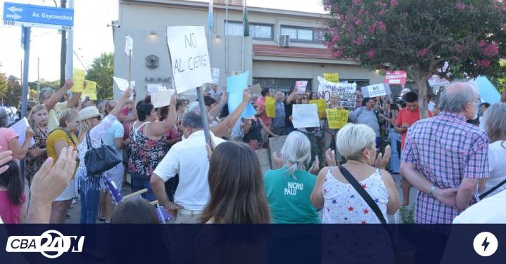 Con antorchas, vecinos salen a marchar en las calles de Villa Allende