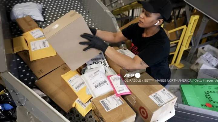 Correos de 25 países frenan envíos a EU por aranceles