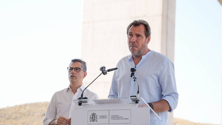 Puente niega "cachondeo" con los incendios y reprocha al PP sus ausencias: "Cuando la DANA, en El Ventorro, y ahora, de vacaciones"