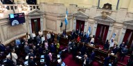La oposición en el Senado tiene listo un proyecto de ley para limitar los DNU de Javier Milei