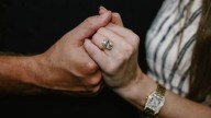 Se viene boda: Taylor Swift anunció que se casa con Travis Kelce y así es el espectacular anillo
