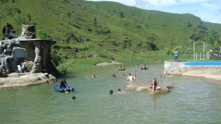 El balneario del oriente antioqueño, a menos de 3 horas de Medellín, que atrae con sus piscinas naturales y zonas de descanso